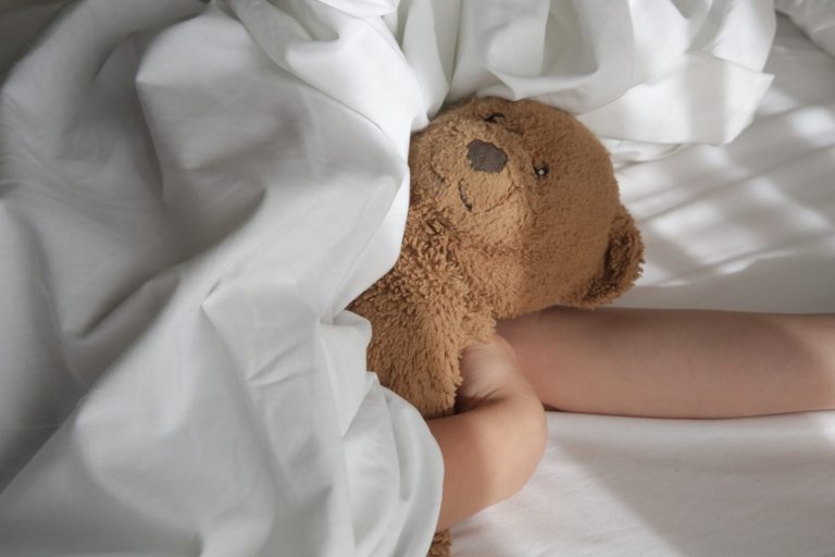 Kinderdekbedset voor campingbed